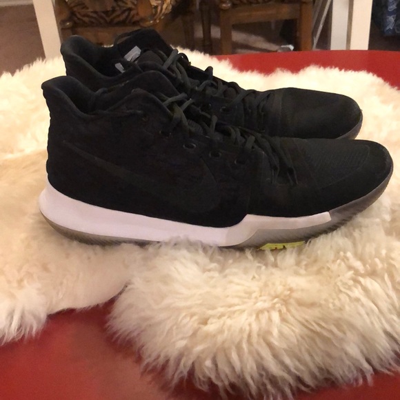 Nike Kyrie 3 - Picture 1 of 5